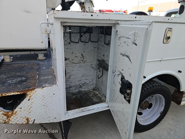 image for item EI8816 2014 Ford F550 Super Duty bucket truck