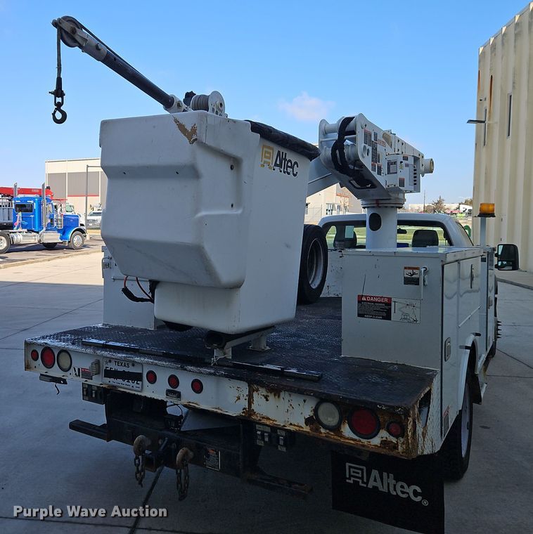 image for item EI8816 2014 Ford F550 Super Duty bucket truck