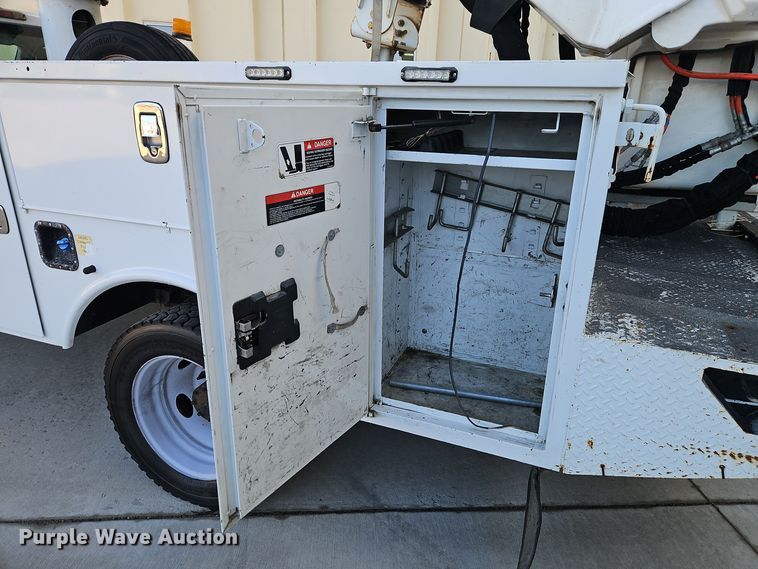 image for item EI8816 2014 Ford F550 Super Duty bucket truck