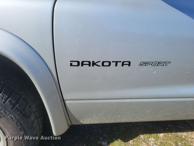image for item EJ8176 2002 Dodge Dakota Sport Quad Cab pickup truck