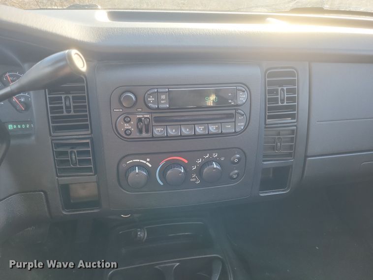 image for item EJ8176 2002 Dodge Dakota Sport Quad Cab pickup truck