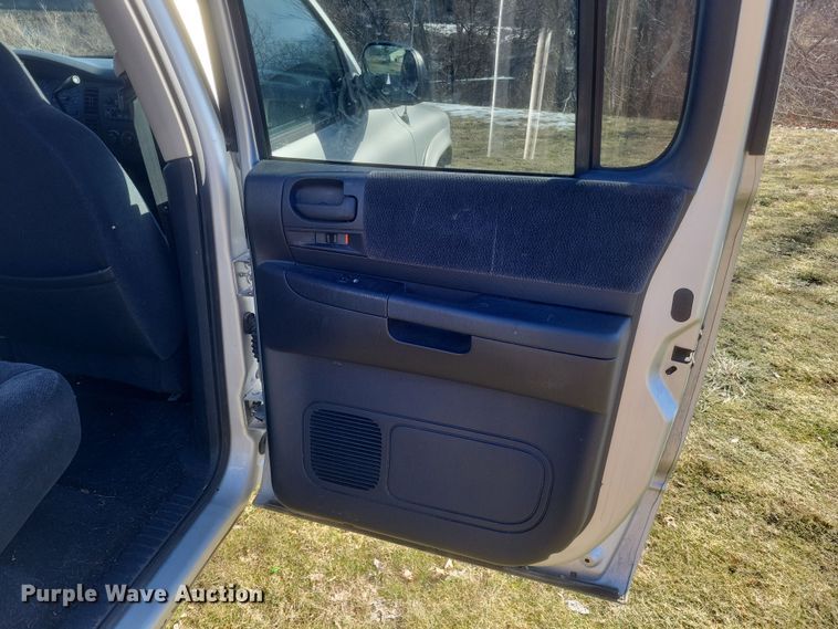 image for item EJ8176 2002 Dodge Dakota Sport Quad Cab pickup truck