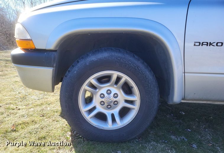 image for item EJ8176 2002 Dodge Dakota Sport Quad Cab pickup truck