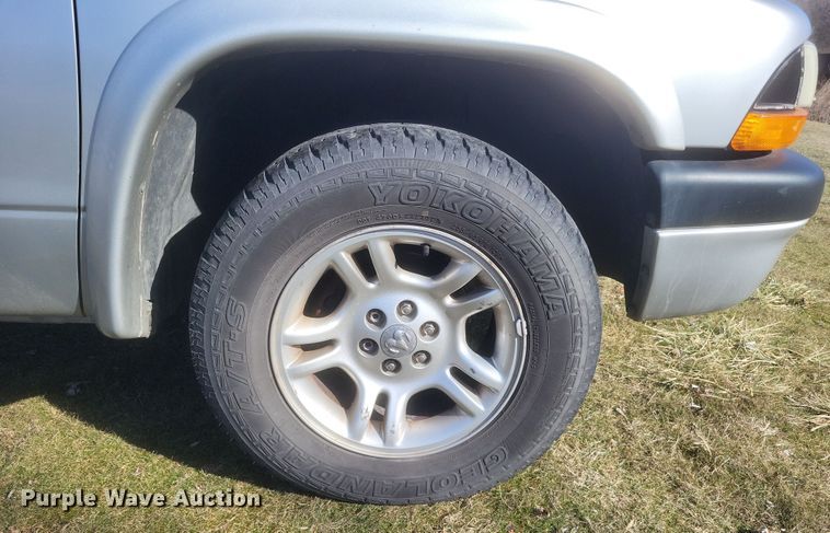 image for item EJ8176 2002 Dodge Dakota Sport Quad Cab pickup truck