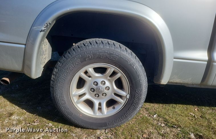 image for item EJ8176 2002 Dodge Dakota Sport Quad Cab pickup truck