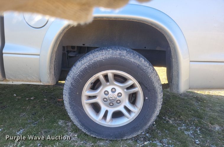 image for item EJ8176 2002 Dodge Dakota Sport Quad Cab pickup truck