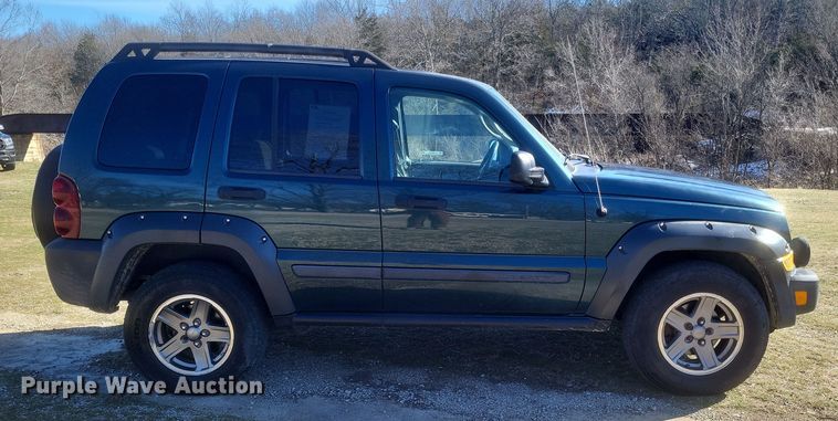 image for item EJ8177 2005 Jeep Libery Renegade SUV