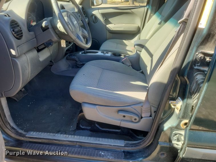 image for item EJ8177 2005 Jeep Libery Renegade SUV