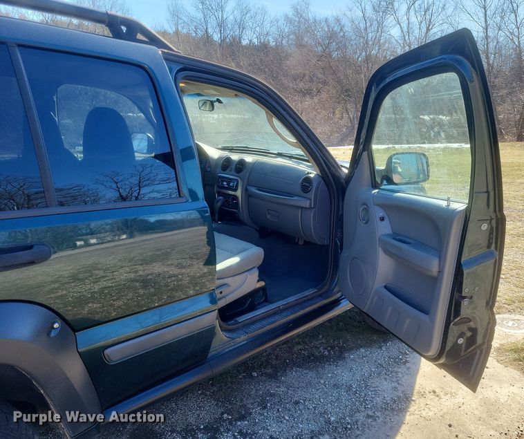 image for item EJ8177 2005 Jeep Libery Renegade SUV