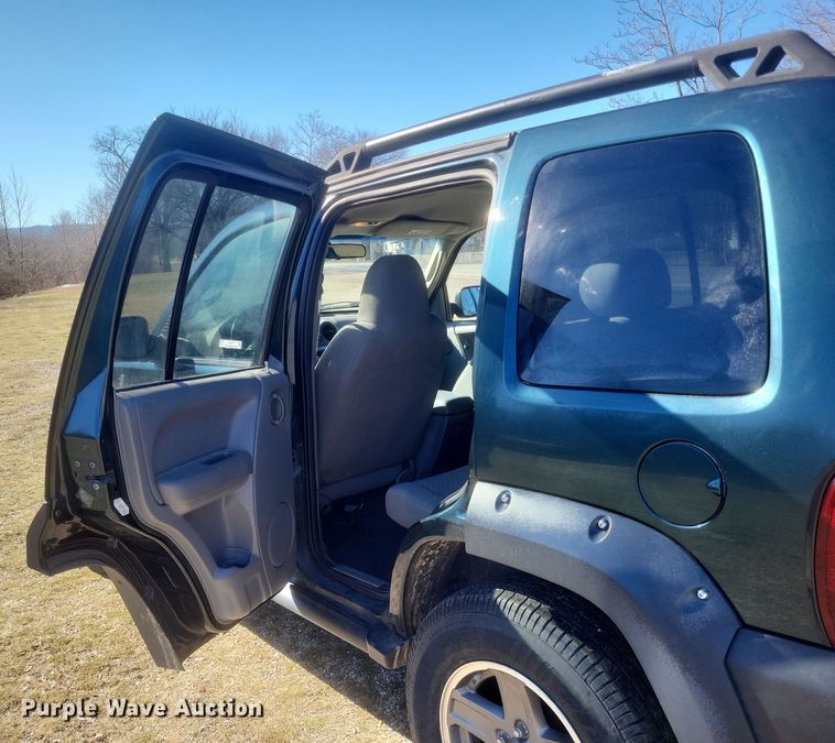 image for item EJ8177 2005 Jeep Libery Renegade SUV