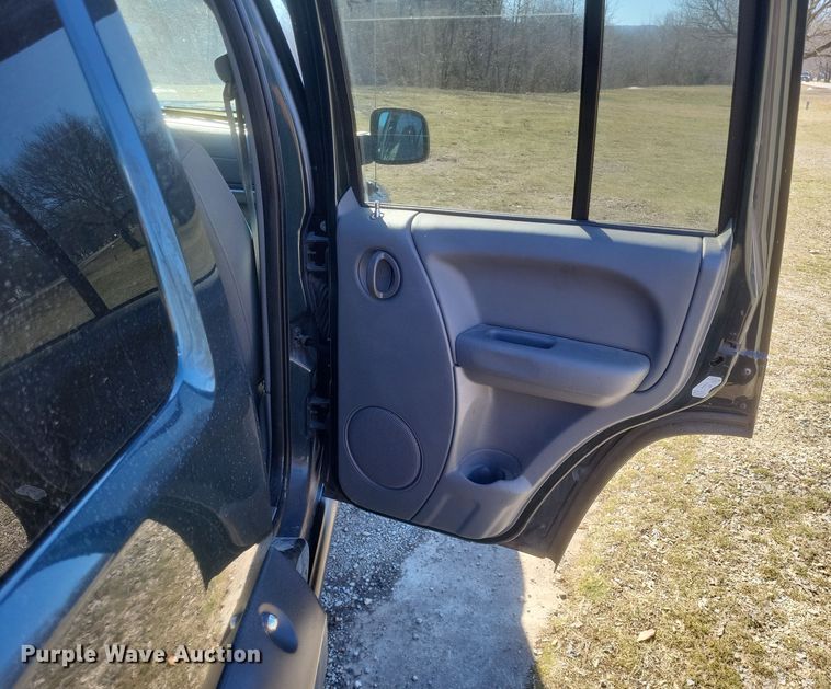 image for item EJ8177 2005 Jeep Libery Renegade SUV