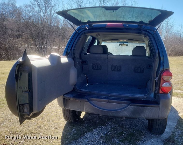 image for item EJ8177 2005 Jeep Libery Renegade SUV