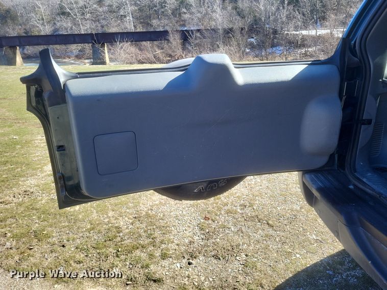 image for item EJ8177 2005 Jeep Libery Renegade SUV