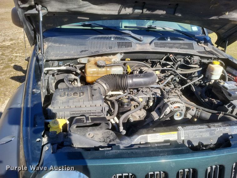 image for item EJ8177 2005 Jeep Libery Renegade SUV