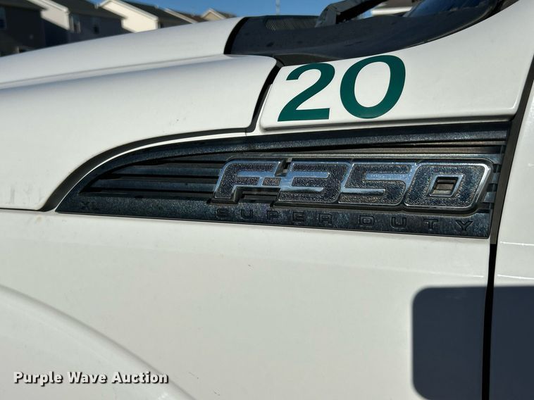 image for item EK2579 2016 Ford F350 Super Duty XL utility bed pickup truck