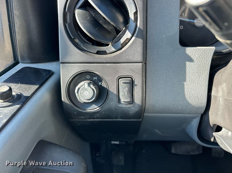 image for item EK2579 2016 Ford F350 Super Duty XL utility bed pickup truck