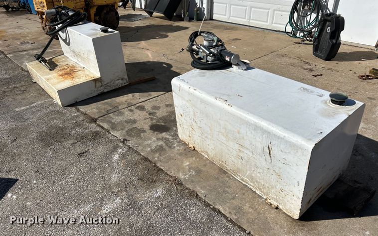 image for item EK2582 (2) auxiliary fuel tank