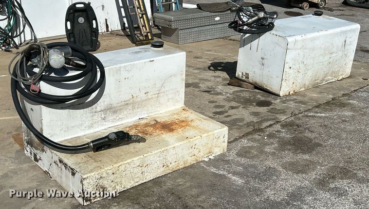 image for item EK2582 (2) auxiliary fuel tank