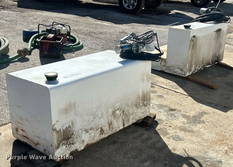 image for item EK2582 (2) auxiliary fuel tank