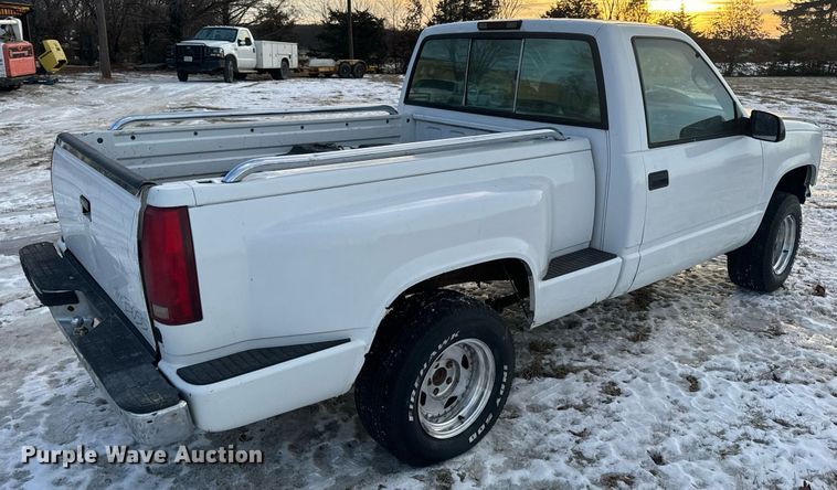 image for item EN5050 1992 GMC pickup truck