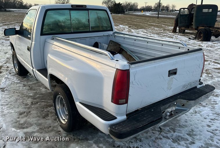 image for item EN5050 1992 GMC pickup truck