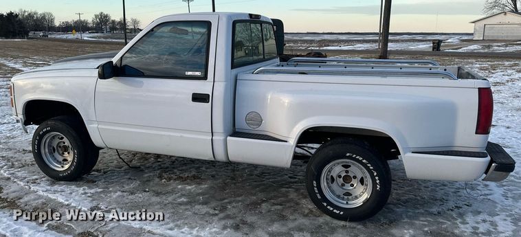 image for item EN5050 1992 GMC pickup truck