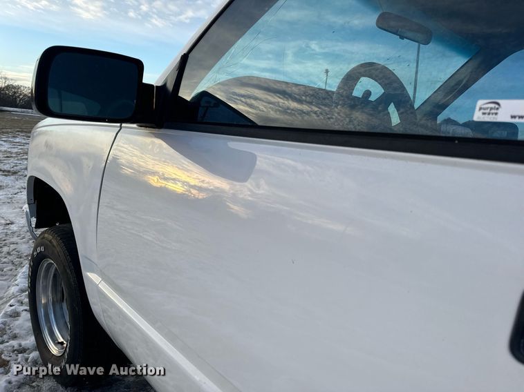 image for item EN5050 1992 GMC pickup truck