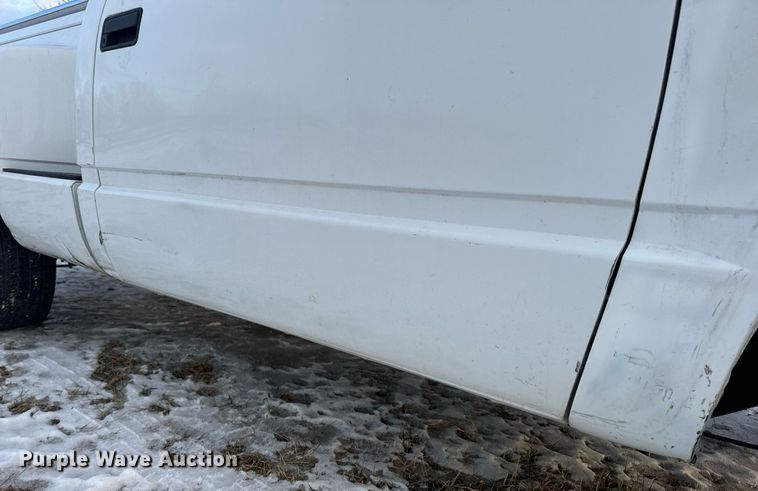 image for item EN5050 1992 GMC pickup truck