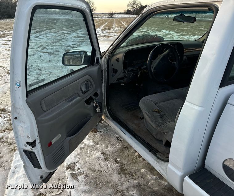 image for item EN5050 1992 GMC pickup truck