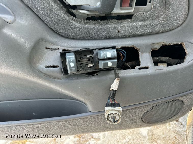 image for item EN5050 1992 GMC pickup truck