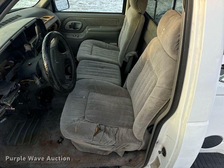 image for item EN5050 1992 GMC pickup truck