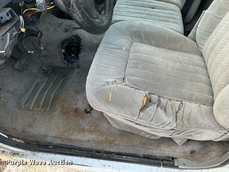 image for item EN5050 1992 GMC pickup truck