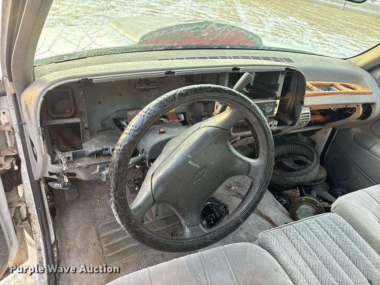 image for item EN5050 1992 GMC pickup truck