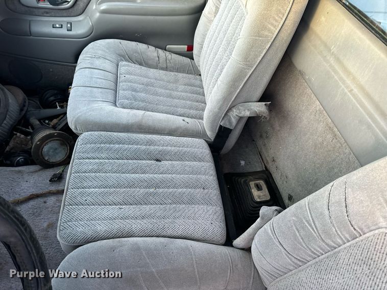 image for item EN5050 1992 GMC pickup truck