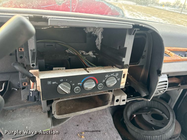 image for item EN5050 1992 GMC pickup truck