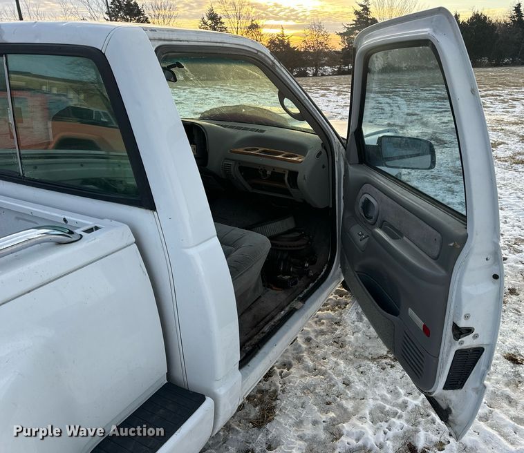 image for item EN5050 1992 GMC pickup truck