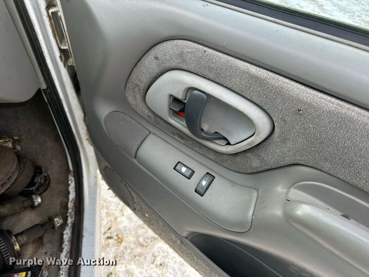 image for item EN5050 1992 GMC pickup truck