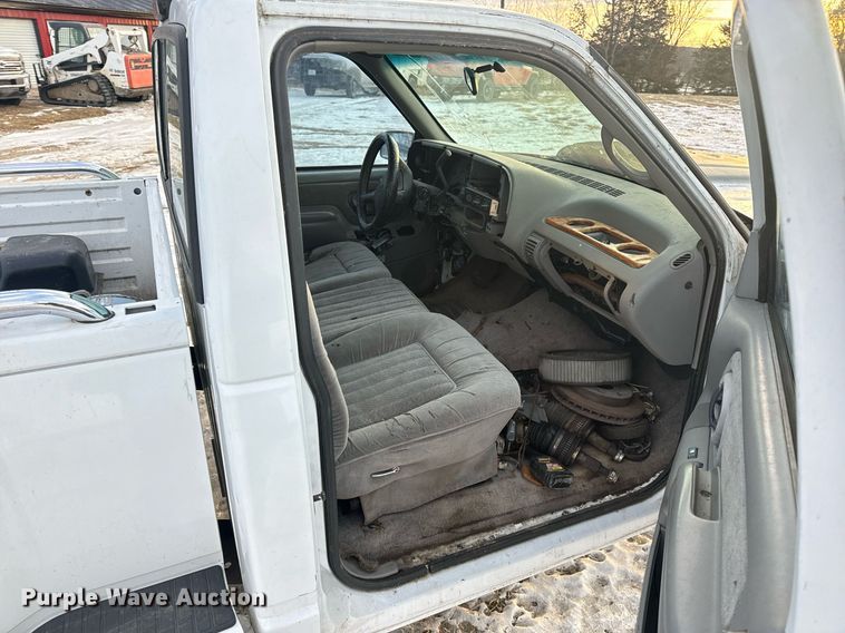 image for item EN5050 1992 GMC pickup truck