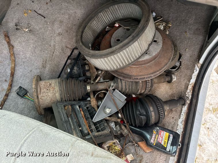 image for item EN5050 1992 GMC pickup truck