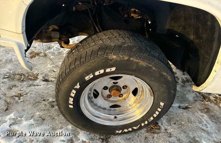 image for item EN5050 1992 GMC pickup truck