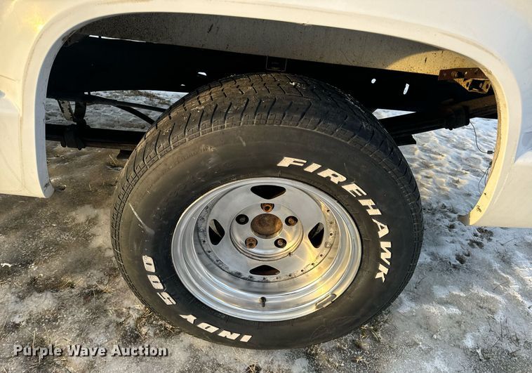 image for item EN5050 1992 GMC pickup truck