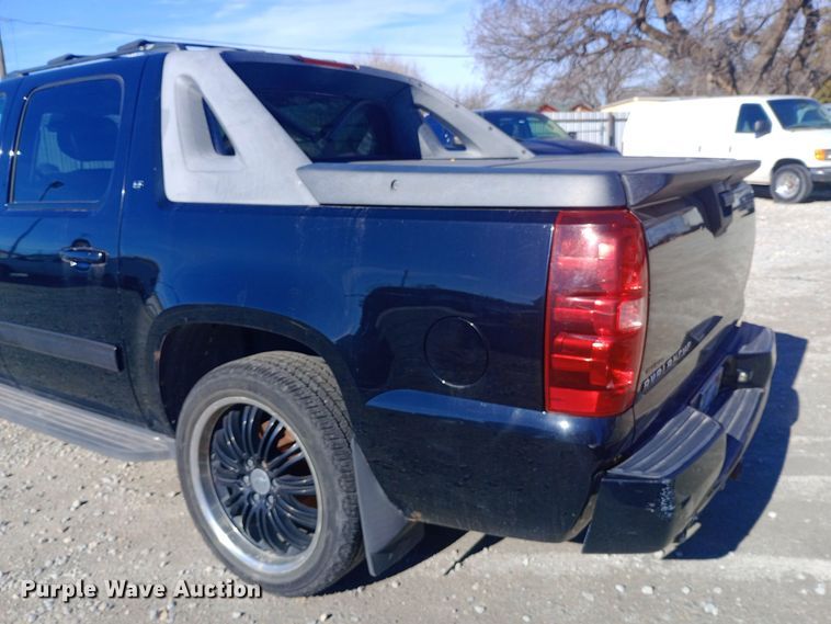 image for item EO0548 2012 Chevrolet  Avalanche Crew Cab pickup truck
