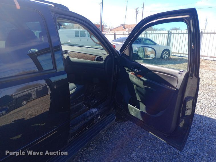 image for item EO0548 2012 Chevrolet  Avalanche Crew Cab pickup truck