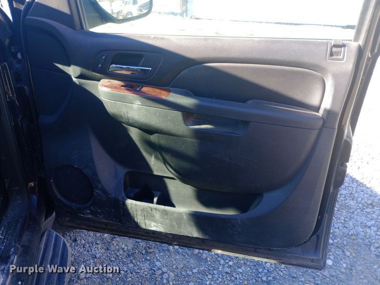 image for item EO0548 2012 Chevrolet  Avalanche Crew Cab pickup truck