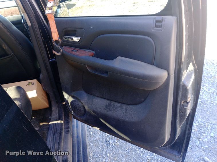 image for item EO0548 2012 Chevrolet  Avalanche Crew Cab pickup truck