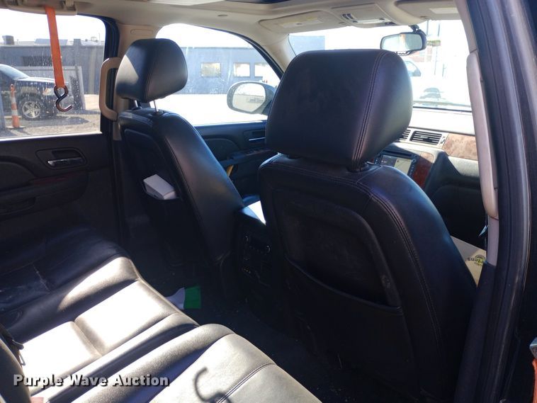 image for item EO0548 2012 Chevrolet  Avalanche Crew Cab pickup truck