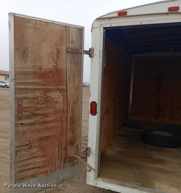 image for item EO0553 2009 Forest River Express enclosed cargo trailer