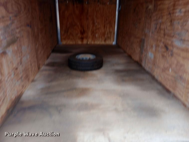 image for item EO0553 2009 Forest River Express enclosed cargo trailer