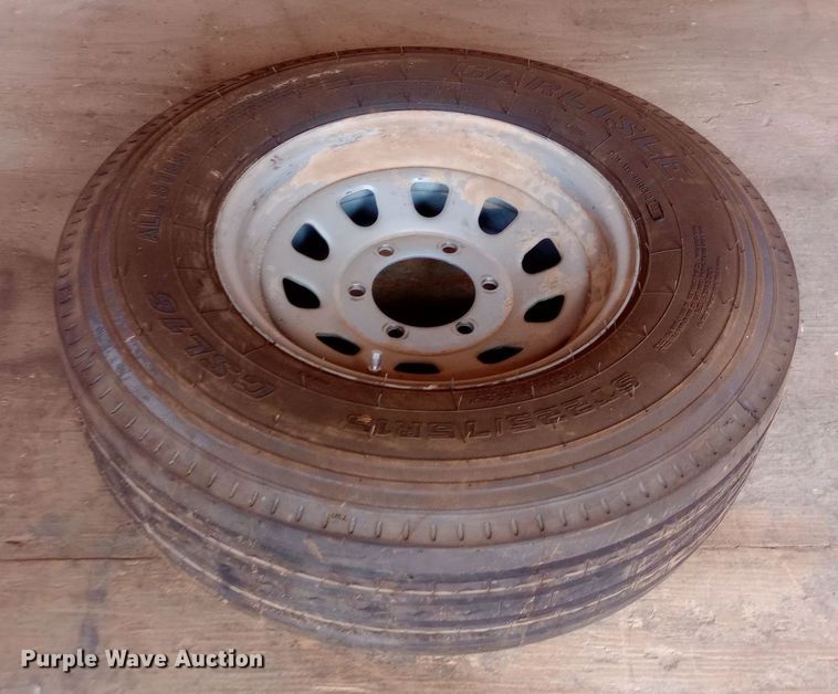 image for item EO0553 2009 Forest River Express enclosed cargo trailer