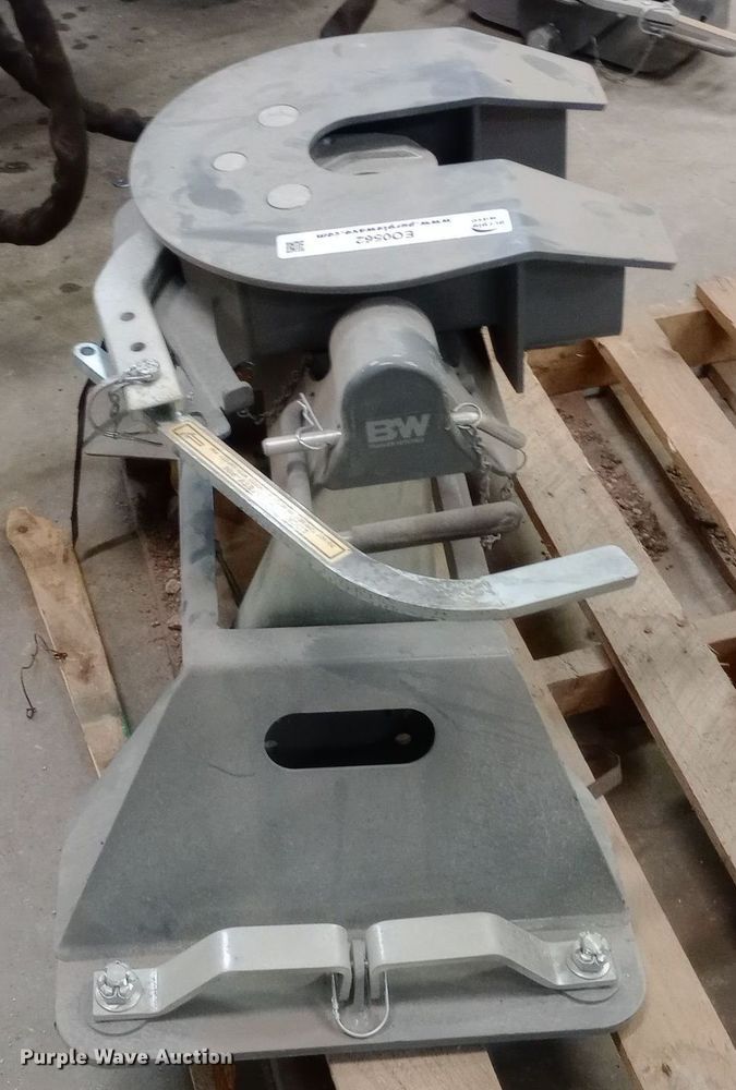 image for item EO0562 BW Companion fifth wheel hitch
